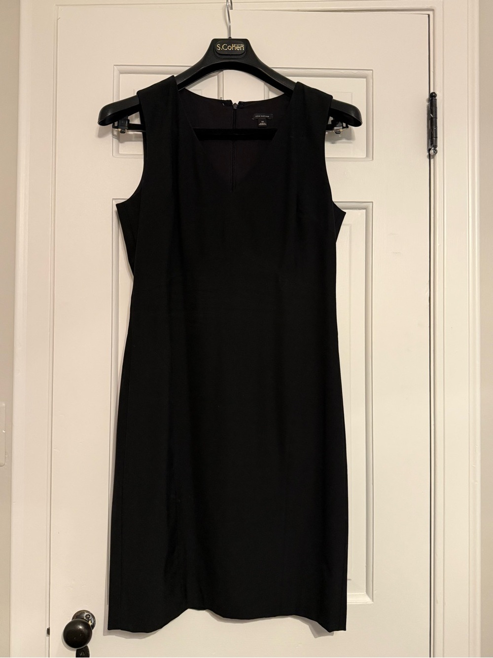 Ann Taylor Black Sleeveless Shift Dress